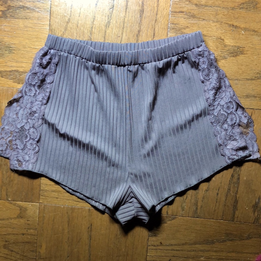 Lace slit shorty shorts